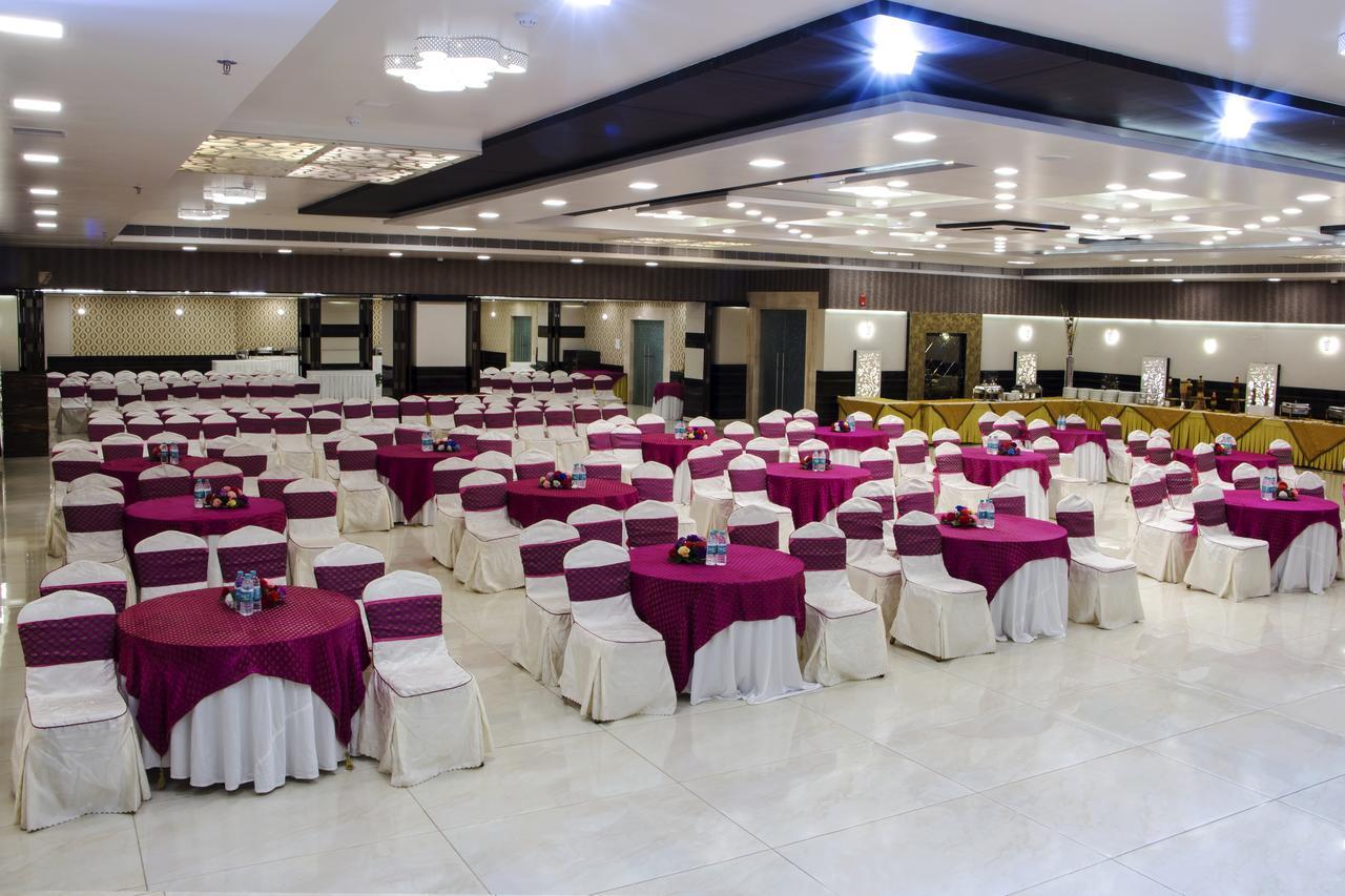 The Avr Hotels & Banquets Patna  Exterior photo
